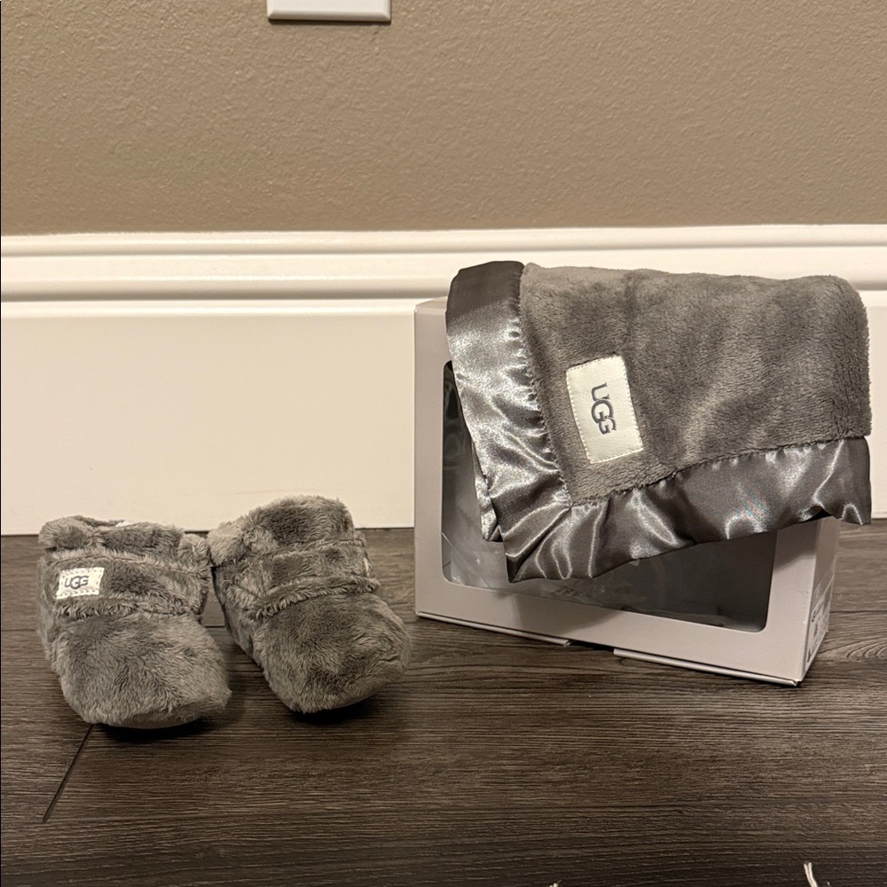 NWT! UGG Gray Kids Slippers and Blanket Set